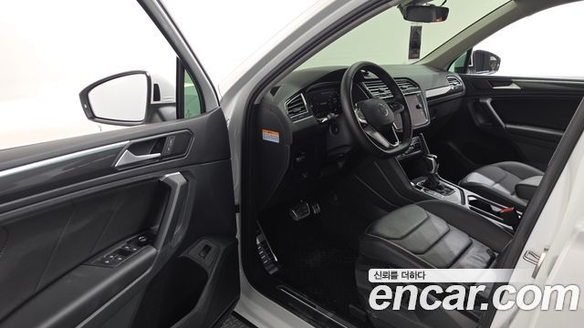 Volkswagen Tiguan 2021 — photo 13