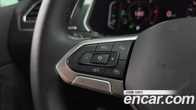 Volkswagen Tiguan 2021 — photo 21