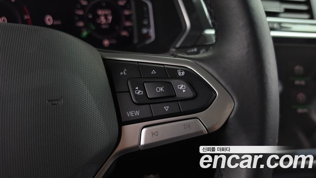 Volkswagen Tiguan 2021 — photo 22