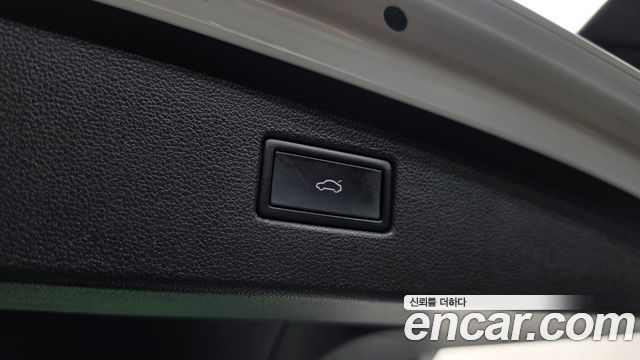 Volkswagen Tiguan 2021 — photo 23