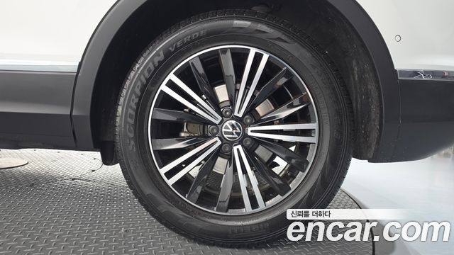 Volkswagen Tiguan 2021 — photo 7