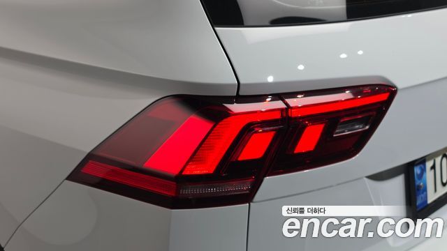 Volkswagen Tiguan 2021 — photo 9