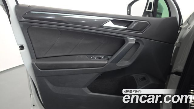 Volkswagen Tiguan 2021 — photo 14