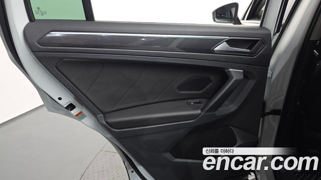 Volkswagen Tiguan 2021 — photo 15