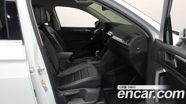 Volkswagen Tiguan 2021 — photo 16