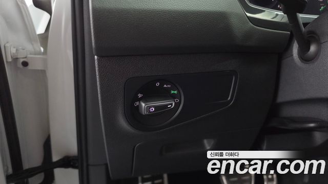 Volkswagen Tiguan 2021 — photo 27