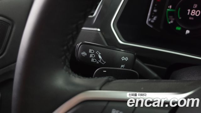 Volkswagen Tiguan 2021 — photo 30