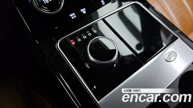Land Rover Range Rover Velar 2018 — photo 9