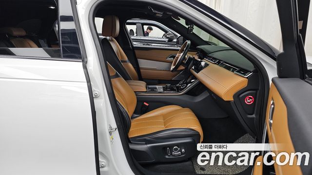 Land Rover Range Rover Velar 2018 — photo 11