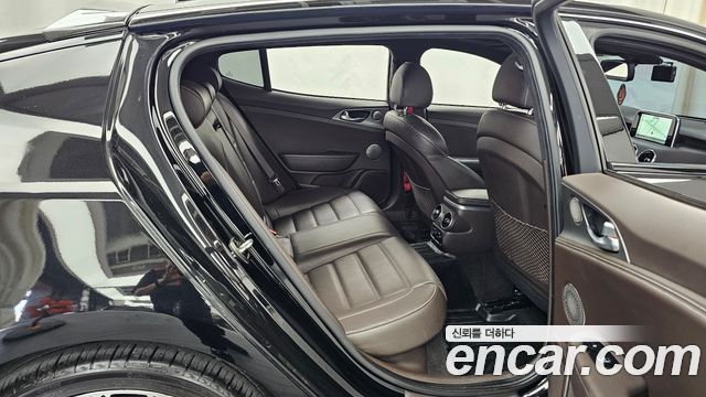 Kia Stinger 2018 — photo 12