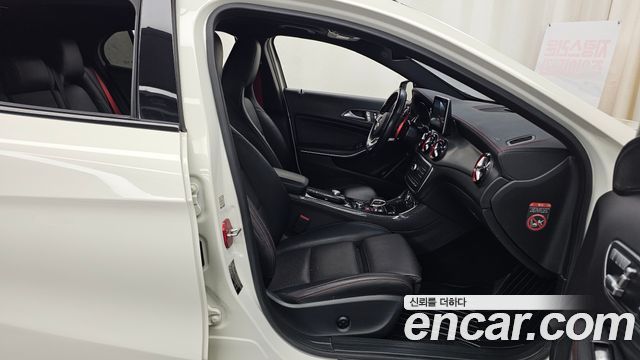 Mercedes-Benz GLA-Class 2016 — photo 11
