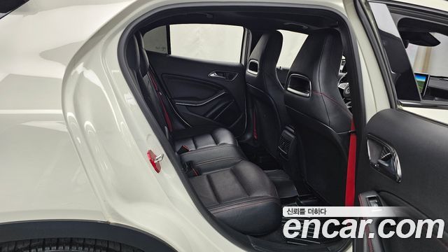Mercedes-Benz GLA-Class 2016 — photo 12