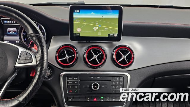 Mercedes-Benz GLA-Class 2016 — photo 14