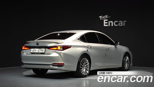 Lexus ES 2020 — photo 2