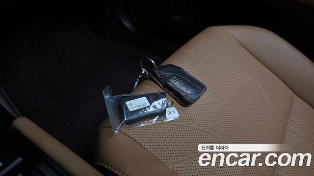 Lexus ES 2020 — photo 22