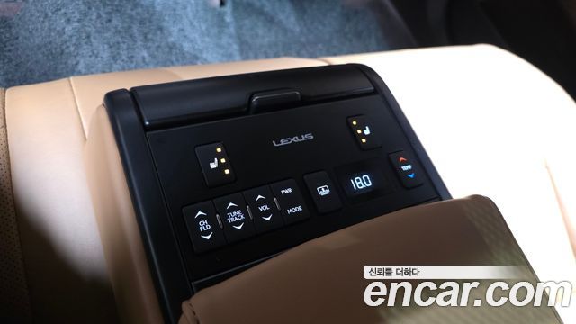 Lexus ES 2020 — photo 24