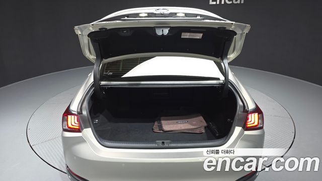 Lexus ES 2020 — photo 26