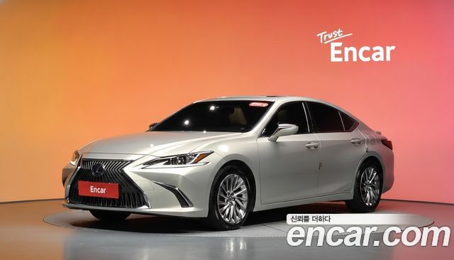 Lexus ES 2020 — photo 1