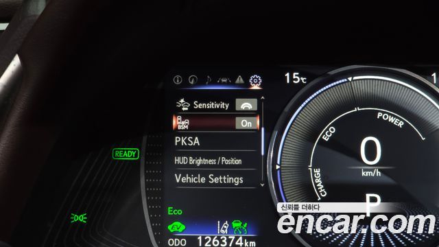 Lexus ES 2020 — photo 28