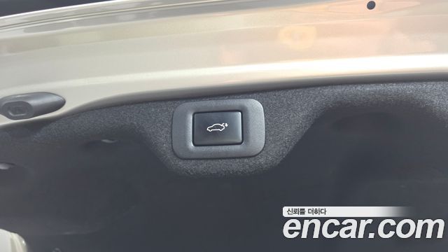 Lexus ES 2020 — photo 31