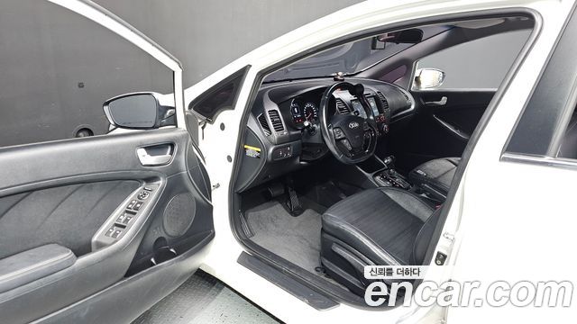 Kia K3 2016 — photo 13
