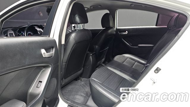 Kia K3 2016 — photo 18
