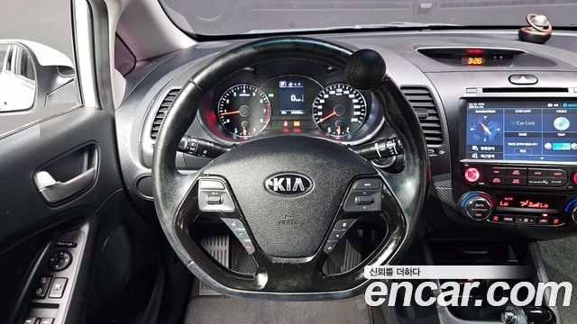 Kia K3 2016 — photo 19