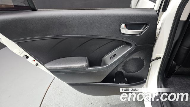 Kia K3 2016 — photo 15