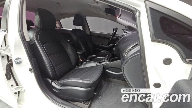 Kia K3 2016 — photo 16