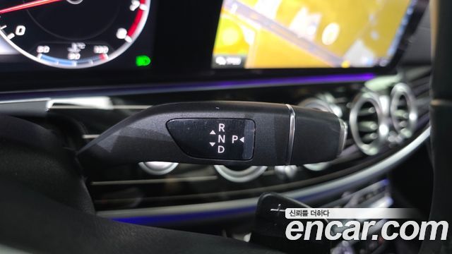 Mercedes-Benz E-Class 2020 — photo 12