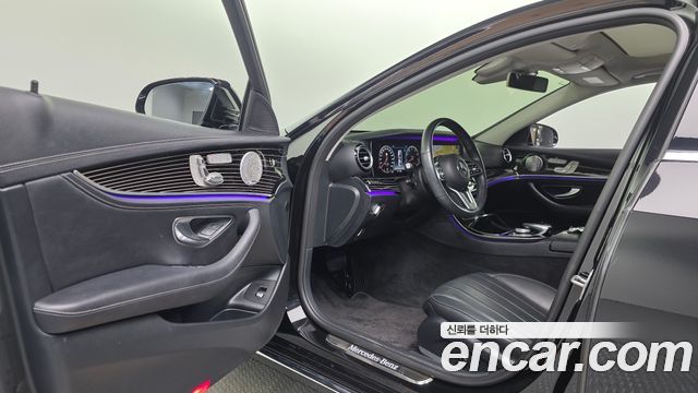 Mercedes-Benz E-Class 2020 — photo 13