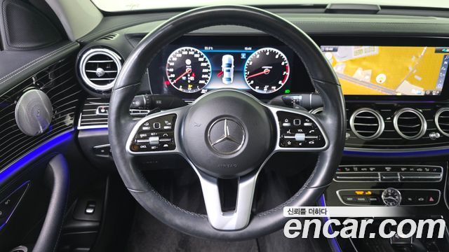 Mercedes-Benz E-Class 2020 — photo 18