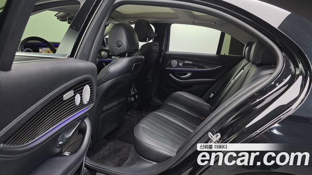 Mercedes-Benz E-Class 2020 — photo 21