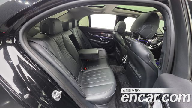 Mercedes-Benz E-Class 2020 — photo 23