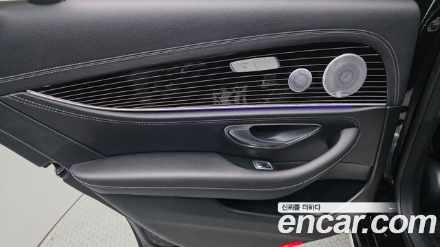 Mercedes-Benz E-Class 2020 — photo 15