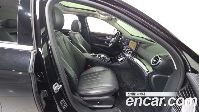 Mercedes-Benz E-Class 2020 — photo 16