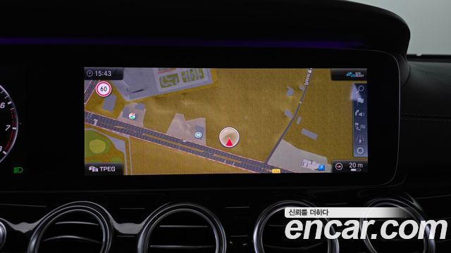 Mercedes-Benz E-Class 2020 — photo 31