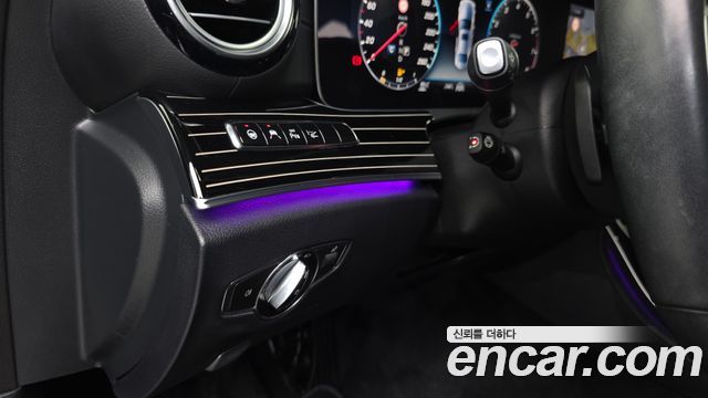 Mercedes-Benz E-Class 2020 — photo 32