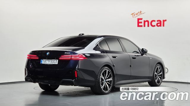 BMW 5-Series 2025 — photo 2