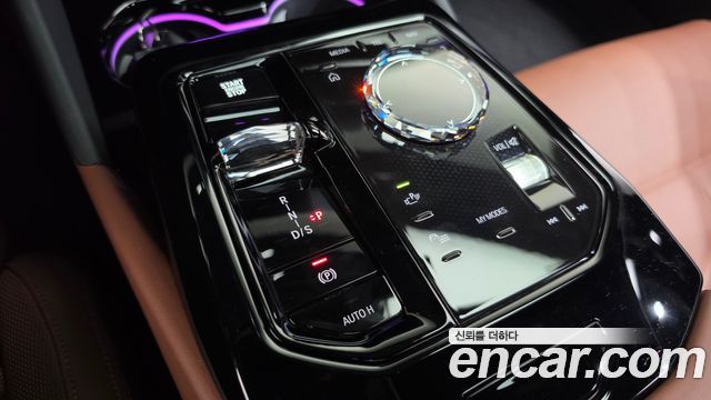BMW 5-Series 2025 — photo 12