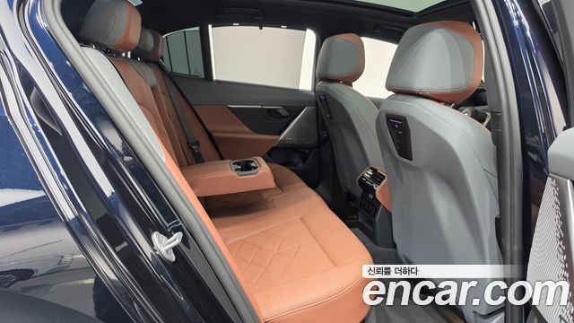BMW 5-Series 2025 — photo 17