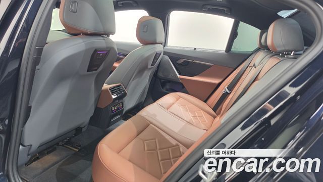 BMW 5-Series 2025 — photo 25