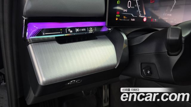 BMW 5-Series 2025 — photo 28
