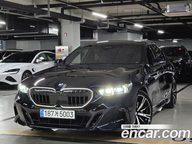 BMW 5-Series 2025 — photo 35