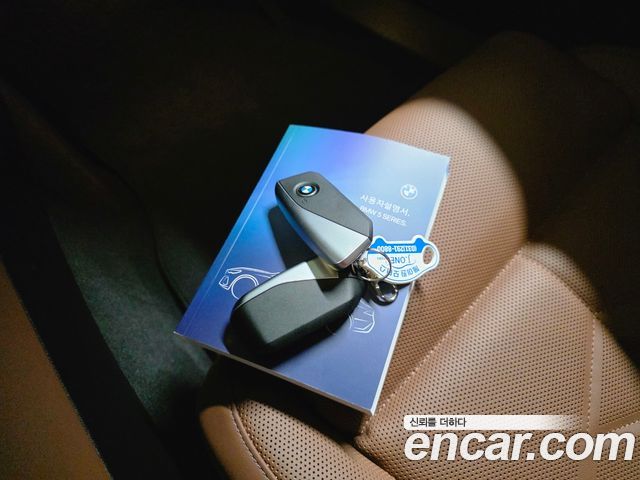 BMW 5-Series 2025 — photo 40