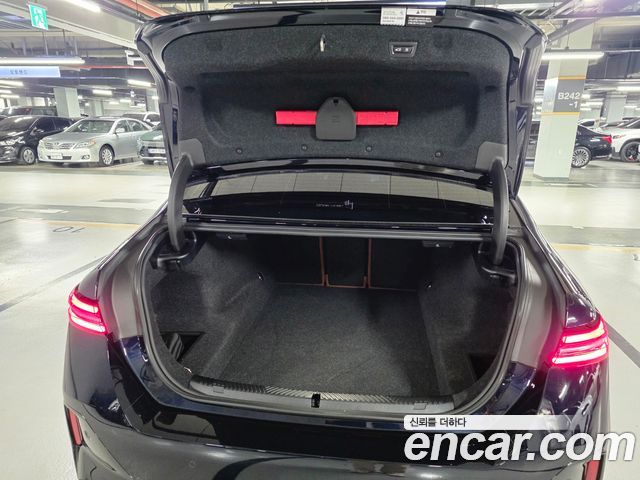 BMW 5-Series 2025 — photo 46