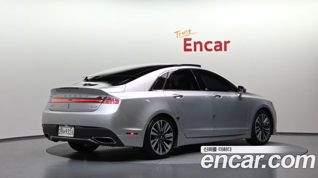 Lincoln MKZ 2017 — photo 2