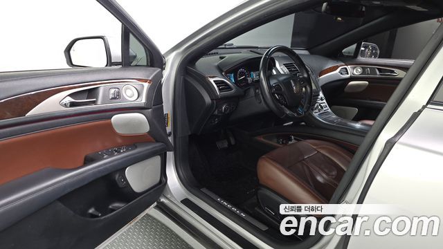 Lincoln MKZ 2017 — photo 10