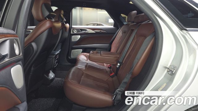 Lincoln MKZ 2017 — photo 12