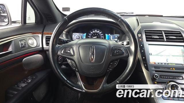 Lincoln MKZ 2017 — photo 13